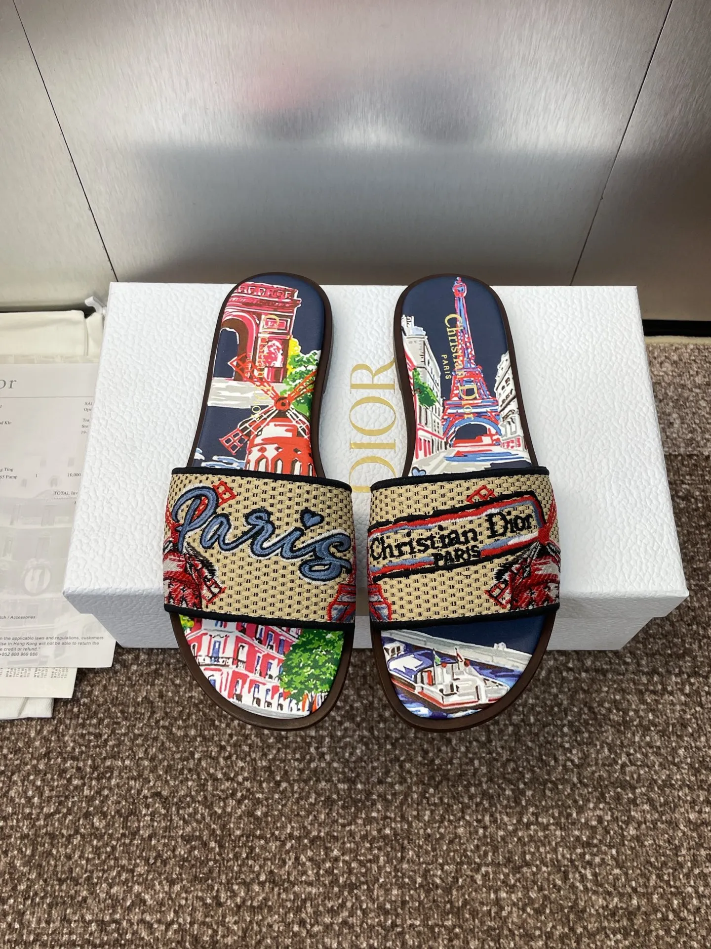 👟👟Ex-factory price 500👟👟 Dior 2025 spring and summer new style DWAY flat flip flops jelly color women's shoes CD letter logo three-dimensional embroidery round toe open toe color block sandals Material: upper imported raffia electric embroidery high temperature water-soluble cotton technical fabric + water-dyed sheepskin lining + Italian thickened leather outsole size: 34-42 (34.40.41.42. Customized, non-refundable and non-exchangeable)